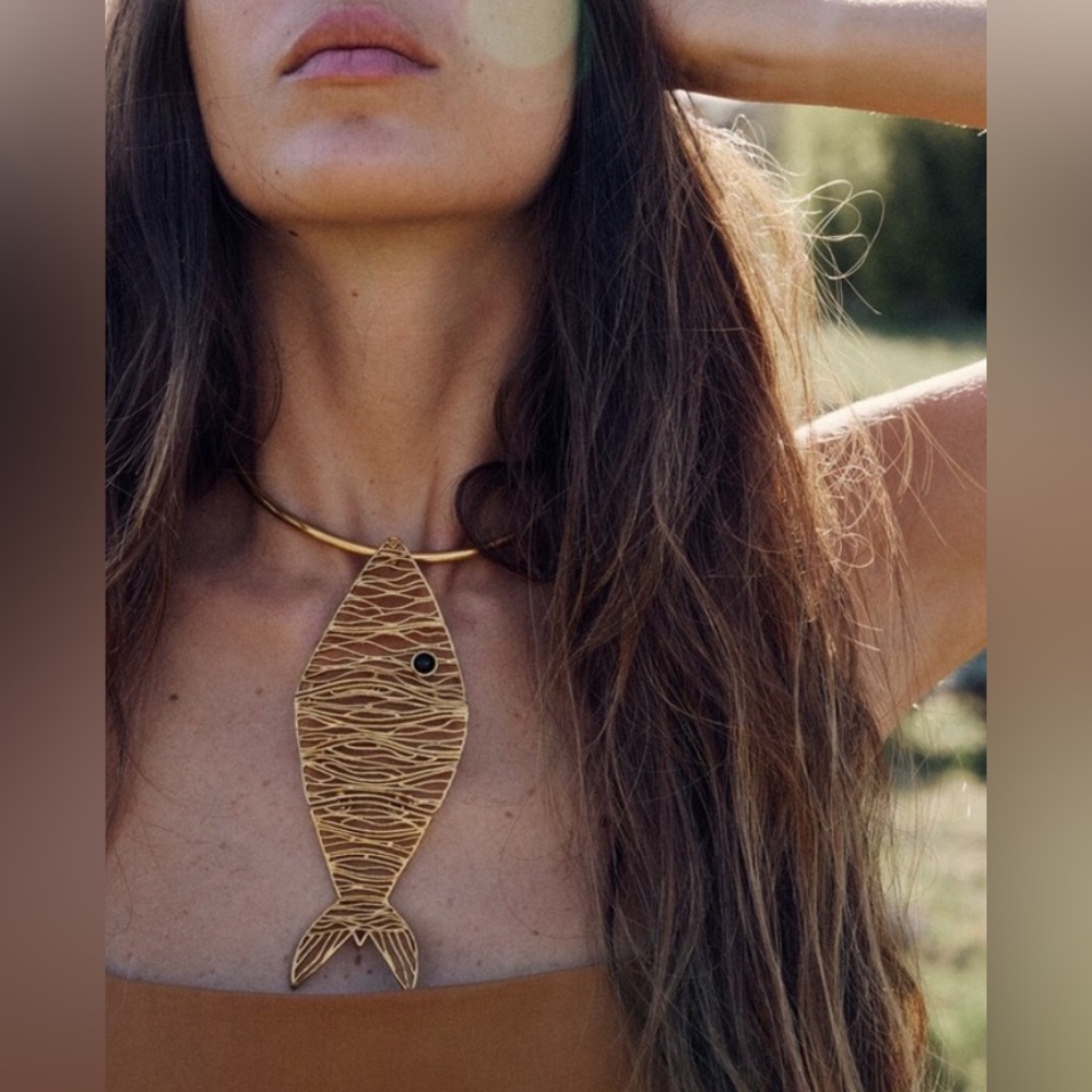 New Zara gold choker with fish charm